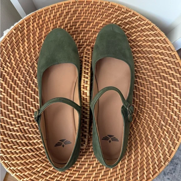 FORTRESS OF INCA in Moss Green Suede Flats - Picture 2 of 6